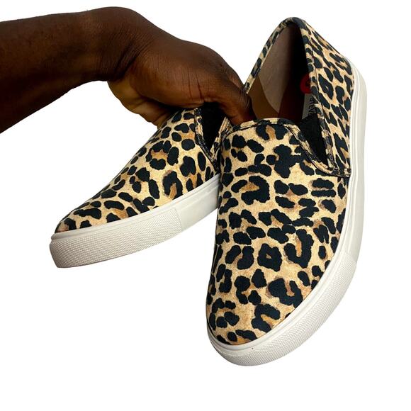 Steve Madden Shoes - Steve Madden Safary slip on size 10